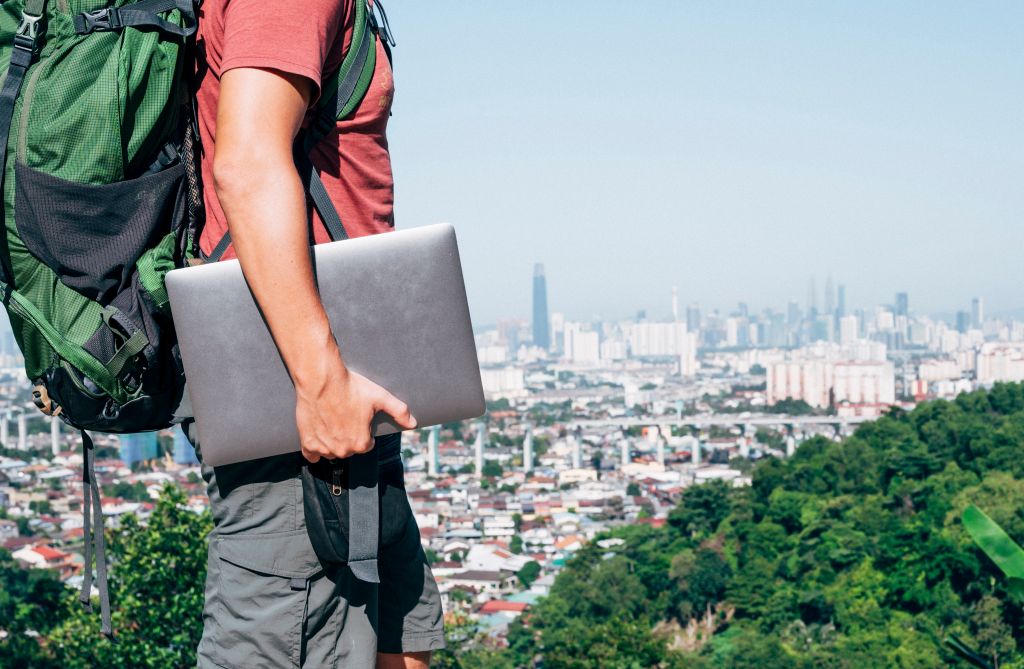 Digitální nomád radí: Jak vypadá kancelář sbalená v batohu?