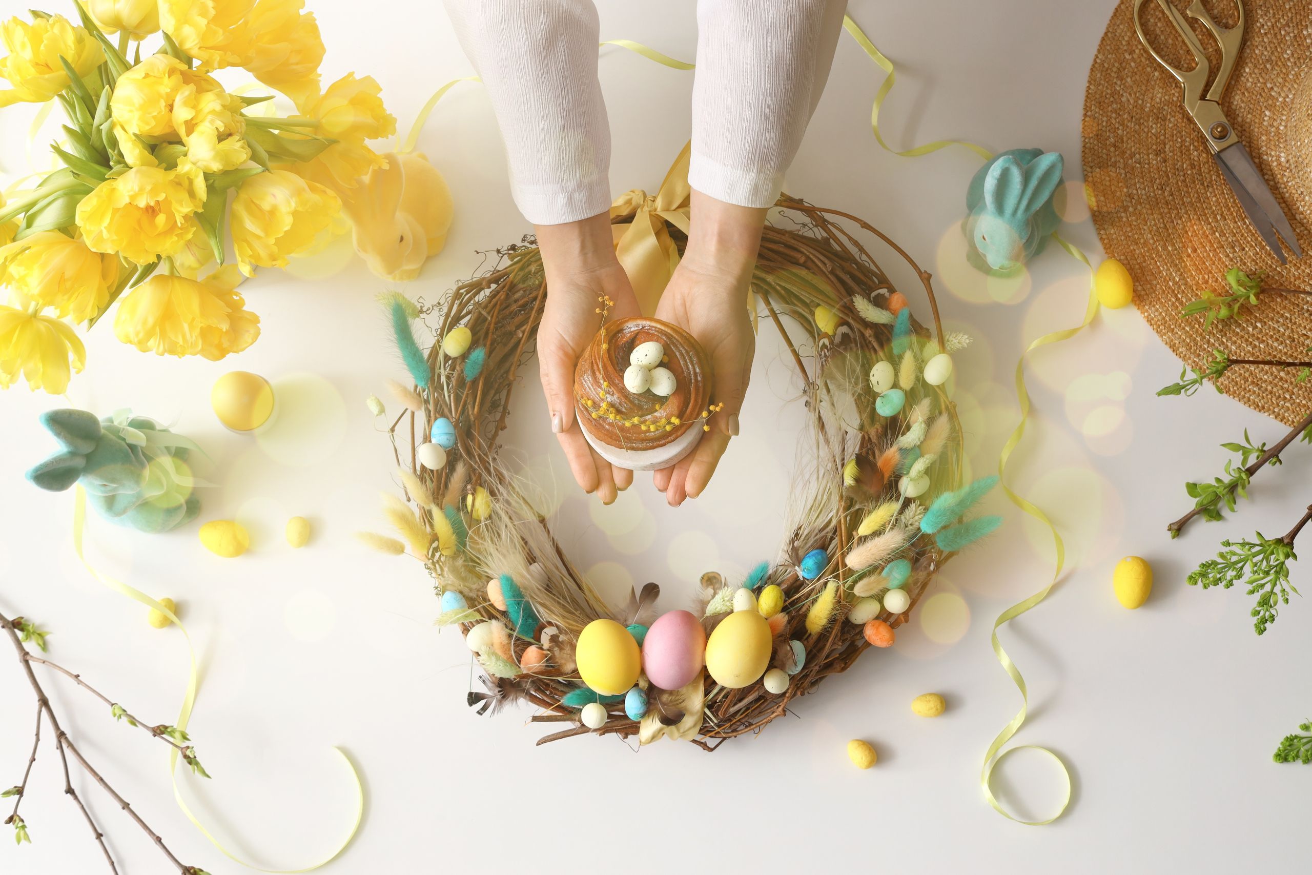 Velikonoční dekorace – návod na velikonoční věnec i tvoření dekorací z papíru s dětmi